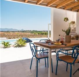 2 bedroom villa with infinity pool, near Alcamo, sleeps 4-5